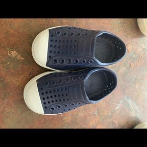 Native shoes Jefferson size 5 or 6 it’s listed 6